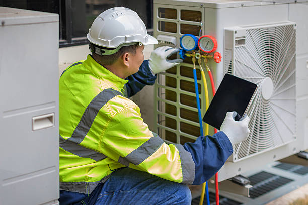 Professional Air Conditioning Repair technician working in Mercer Island, WA